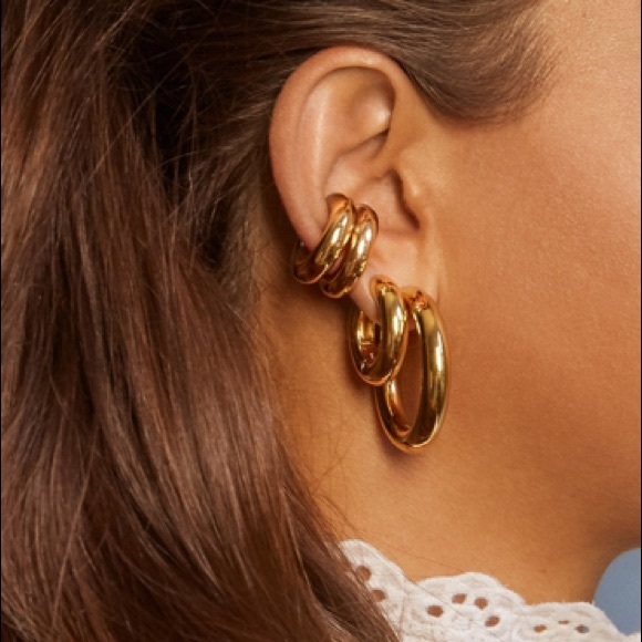✨Haydyn Gold Cuff Earrings!🌙 - Picture 8 of 11